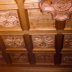 soffitto intagliato legno