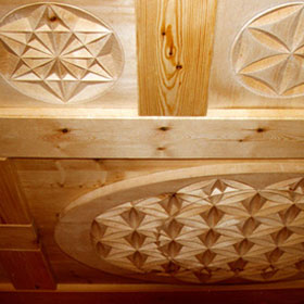 soffitto intagliato legno