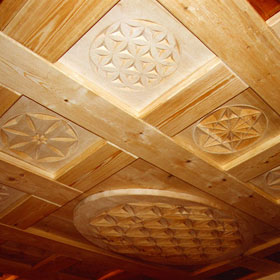 soffitto decorato in legno