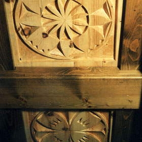 soffitto decorato in legno