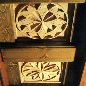 soffitto decorato in legno