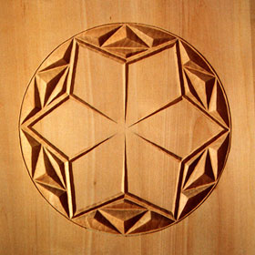 intaglio su legno decorativo
