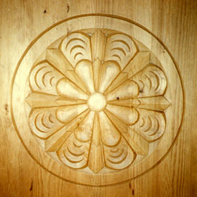 intaglio su legno decorativo
